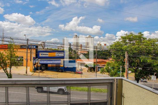 VISTA DA SALA de casa para alugar com 3 quartos, 256m² em Jardim Chapadão, Campinas