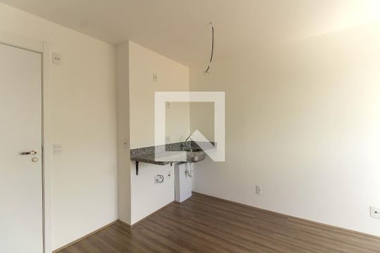 Cozinha de apartamento para alugar com 2 quartos, 37m² em Quarta Parada, São Paulo