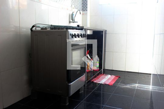 Cozinha de apartamento para alugar com 1 quarto, 52m² em Centro, São Vicente