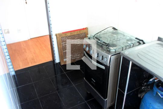 Cozinha de apartamento para alugar com 1 quarto, 52m² em Centro, São Vicente