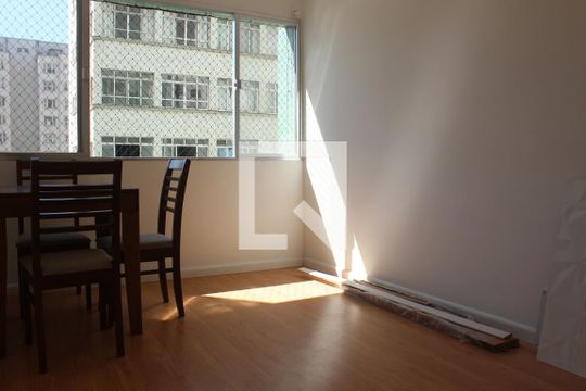 Sala de apartamento para alugar com 1 quarto, 52m² em Centro, São Vicente