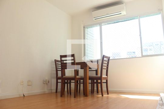 Sala de apartamento para alugar com 1 quarto, 52m² em Centro, São Vicente