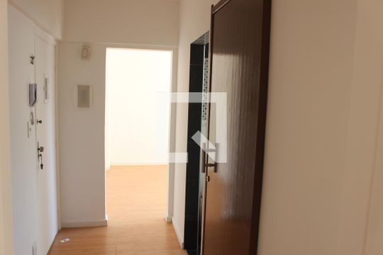 Corredor de apartamento para alugar com 1 quarto, 52m² em Centro, São Vicente