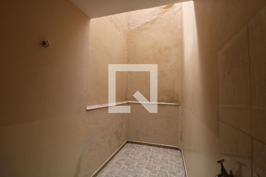 Área de Serviço de casa para alugar com 2 quartos, 90m² em Parque Colonial, São Paulo