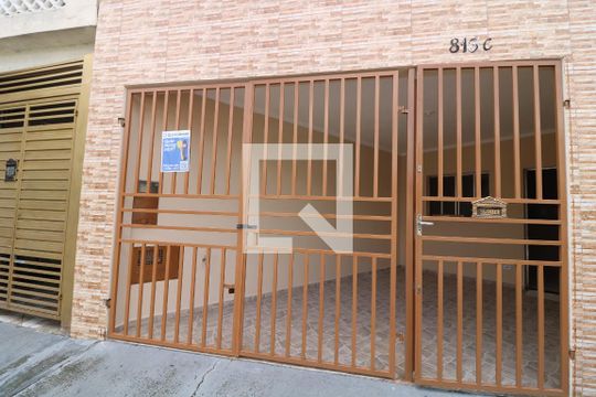 Fachada de casa para alugar com 2 quartos, 90m² em Parque Colonial, São Paulo