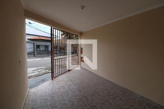Garagem de casa para alugar com 2 quartos, 90m² em Parque Colonial, São Paulo