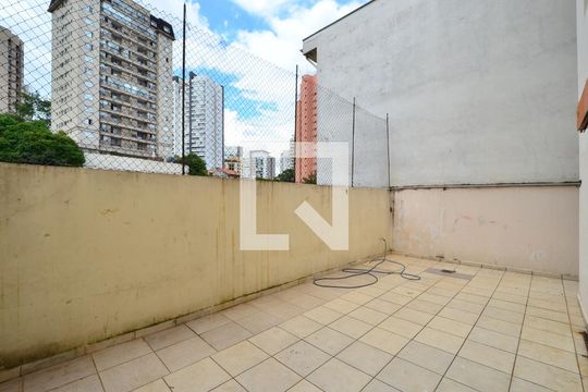 Quintal de casa à venda com 3 quartos, 240m² em Chácara Inglesa, São Paulo