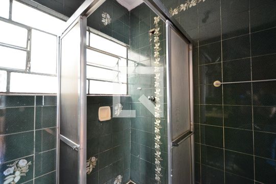 Banheiro da Suíte 2 de casa à venda com 3 quartos, 240m² em Chácara Inglesa, São Paulo