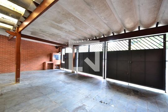 Garagem de casa à venda com 3 quartos, 240m² em Chácara Inglesa, São Paulo