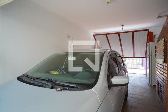 Garagem de casa à venda com 3 quartos, 170m² em São Sebastião, Porto Alegre