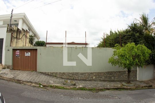 Fachada de casa para alugar com 2 quartos, 420m² em Jardim Riacho das Pedras, Contagem