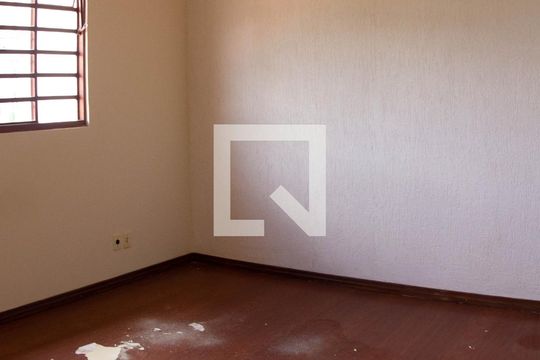 Quarto 1 de casa para alugar com 2 quartos, 420m² em Jardim Riacho das Pedras, Contagem