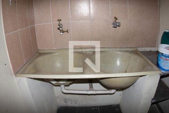 Área de Serviço de casa para alugar com 2 quartos, 420m² em Jardim Riacho das Pedras, Contagem
