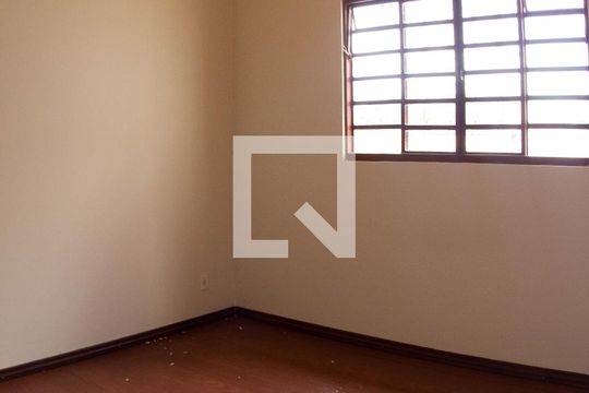 Quarto 1 de casa para alugar com 2 quartos, 420m² em Jardim Riacho das Pedras, Contagem