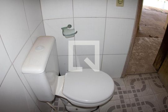 Banheiro Piscina de casa para alugar com 2 quartos, 420m² em Jardim Riacho das Pedras, Contagem