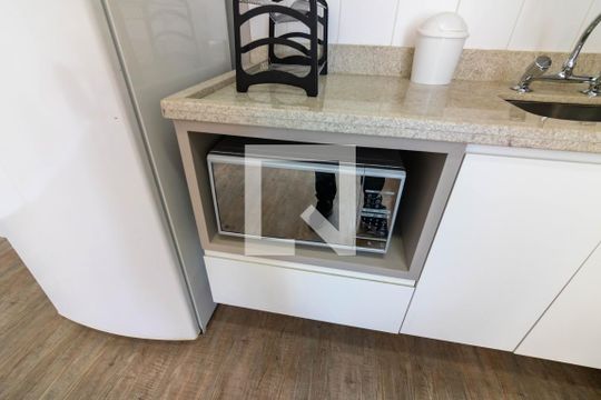 Cozinha  de apartamento para alugar com 1 quarto, 42m² em Brooklin Paulista, São Paulo