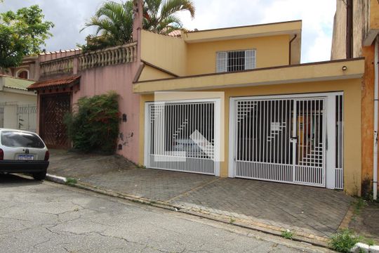 Fachada de casa para alugar com 2 quartos, 230m² em Vila Lúcia, São Paulo