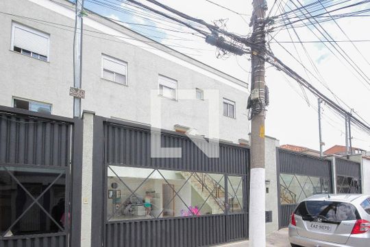 Fachada de casa à venda com 3 quartos, 106m² em Vila Prudente, São Paulo
