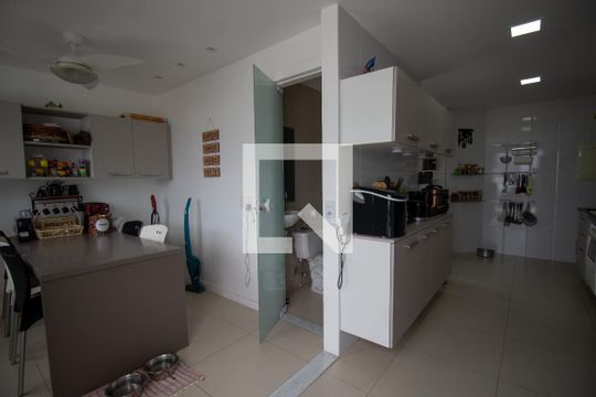 Cozinha  de apartamento à venda com 3 quartos, 226m² em Recreio dos Bandeirantes, Rio de Janeiro