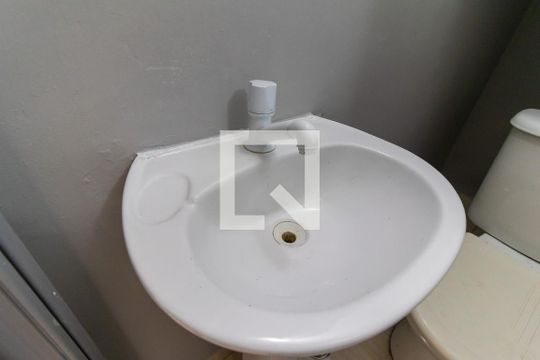 Lavabo de casa de condomínio para alugar com 2 quartos, 63m² em Parada Xv de Novembro, São Paulo