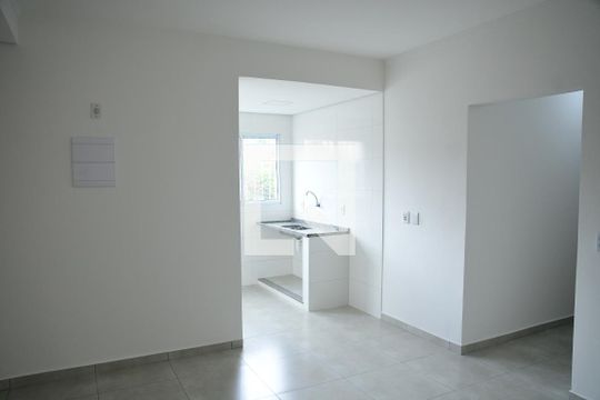 Sala de apartamento para alugar com 2 quartos, 65m² em Centro, Cotia