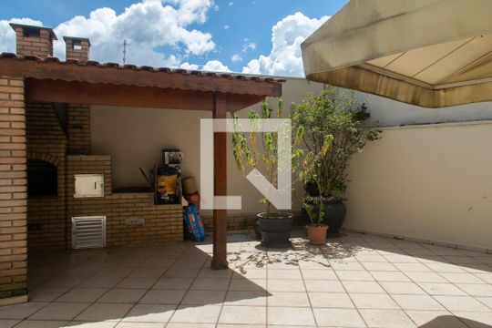 Quintal de casa para alugar com 3 quartos, 283m² em Água Fria, São Paulo