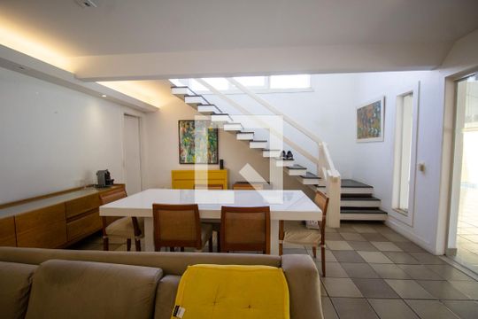 Sala de casa à venda com 5 quartos, 370m² em Barra da Tijuca, Rio de Janeiro