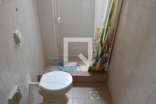 Banheiro de apartamento à venda com 1 quarto, 53m² em Taquara, Rio de Janeiro