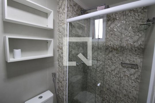 Banheiro de apartamento para alugar com 2 quartos, 45m² em Vila Antonieta, São Paulo