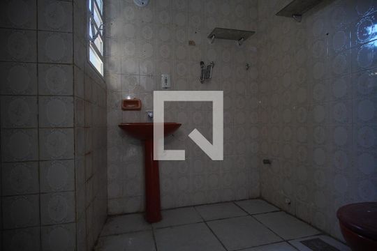 Banheiro de apartamento para alugar com 2 quartos, 70m² em Rincão, Novo Hamburgo