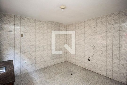 Cozinha de casa para alugar com 2 quartos, 70m² em Parque Colonial, São Paulo