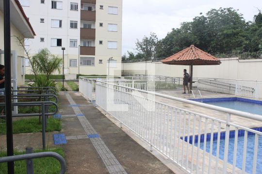 Piscina de apartamento para alugar com 2 quartos, 52m² em Parque São Vicente, São Vicente