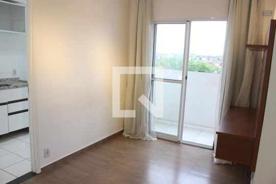 Sala de apartamento para alugar com 2 quartos, 52m² em Parque São Vicente, São Vicente