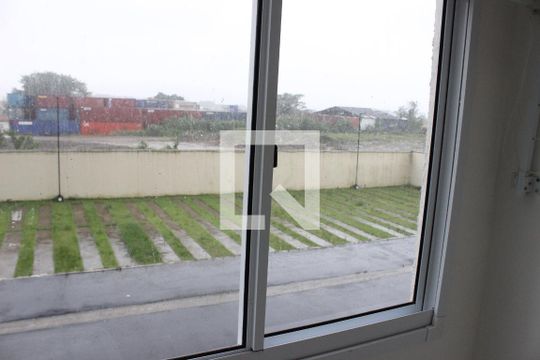 Área de Serviço de apartamento para alugar com 2 quartos, 52m² em Parque São Vicente, São Vicente
