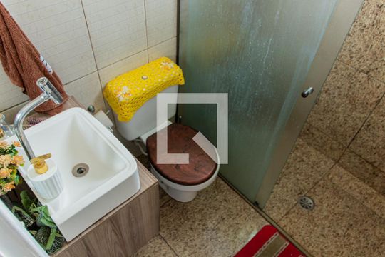 Banheiro de casa à venda com 2 quartos, 160m² em Moinho Velho, São Paulo