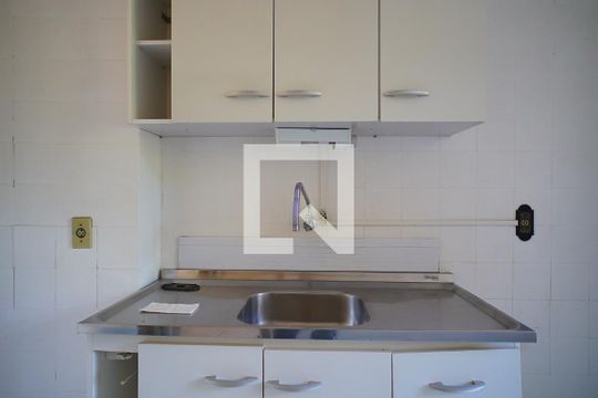 Cozinha de apartamento à venda com 2 quartos, 57m² em Jardim Floresta, Porto Alegre