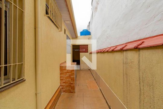 Corredor Lateral de casa à venda com 2 quartos, 75m² em Vila Marieta, São Paulo