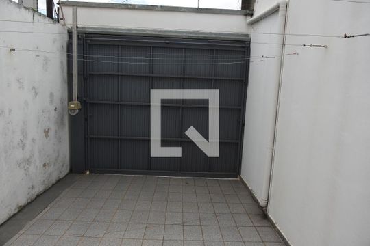 Garagem de casa à venda com 3 quartos, 400m² em Vila Anhanguera, São Paulo