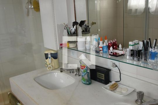 Banheiro da Suíte de casa à venda com 3 quartos, 400m² em Vila Anhanguera, São Paulo