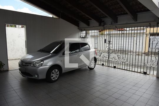 Garagem de casa à venda com 3 quartos, 400m² em Vila Anhanguera, São Paulo
