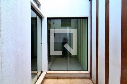 Jardim de Inverno de casa à venda com 3 quartos, 260m² em Jardim Santo Alberto, Santo André