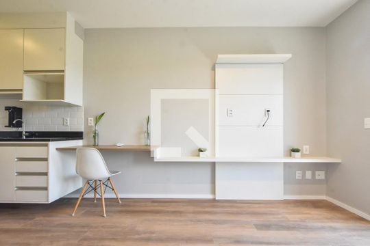Sala  de kitnet/studio para alugar com 1 quarto, 24m² em Brooklin Paulista, São Paulo