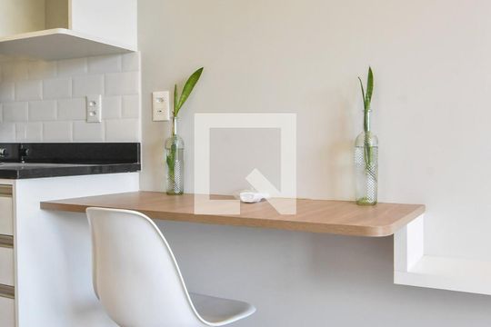 Sala / Dormitório  de kitnet/studio para alugar com 1 quarto, 24m² em Brooklin Paulista, São Paulo
