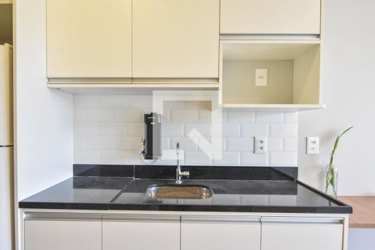 Cozinha  de kitnet/studio para alugar com 1 quarto, 24m² em Brooklin Paulista, São Paulo