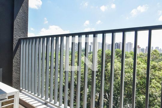 Varanda  de kitnet/studio para alugar com 1 quarto, 24m² em Brooklin Paulista, São Paulo
