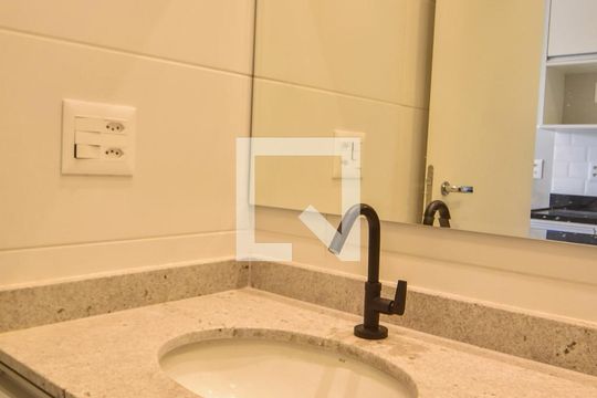 Banheiro  de kitnet/studio para alugar com 1 quarto, 24m² em Brooklin Paulista, São Paulo