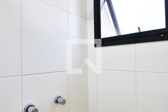 Banheiro da Suíte de apartamento à venda com 2 quartos, 58m² em Camaquã, Porto Alegre