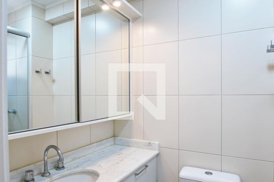 Banheiro da Suíte de apartamento à venda com 2 quartos, 58m² em Camaquã, Porto Alegre