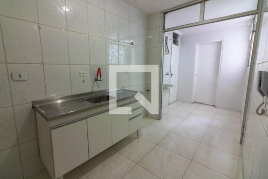 Cozinha de apartamento para alugar com 3 quartos, 90m² em Santo Amaro, São Paulo