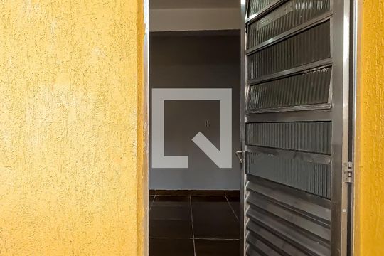 Entrada de casa para alugar com 2 quartos, 80m² em Jardim Cocaia, Guarulhos